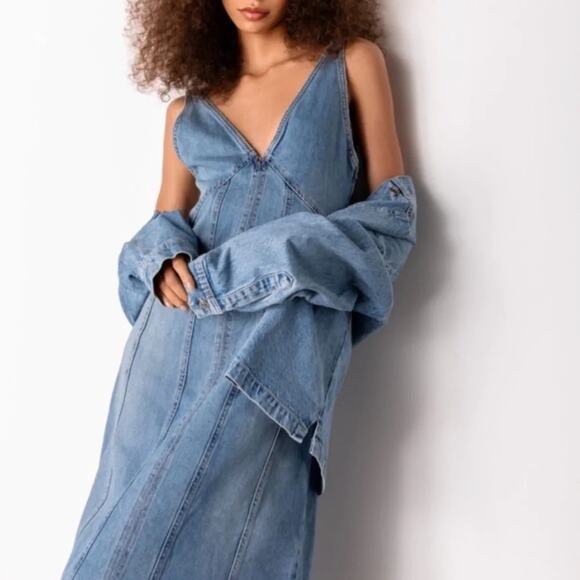 Zara Dresses & Skirts - Zara Oversized Denim Seamed V Neck Sleeveless Midi Dress Side Zip Up S Blue Wash